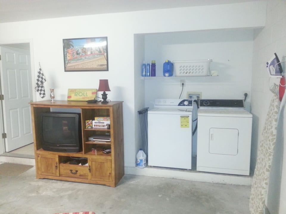 Laundry and Garage (game room): TV, DVD player, video game, board games,...