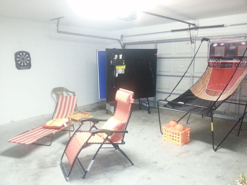 Garage (game room): table tennis, basketball arcade, card games, balls,pool toys