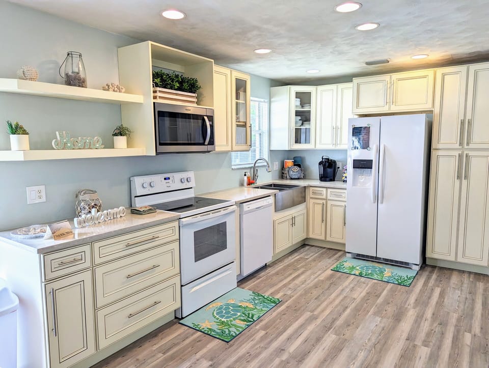 Beautiful kitchen with solid wood cabinets with soft close cabinet doors.