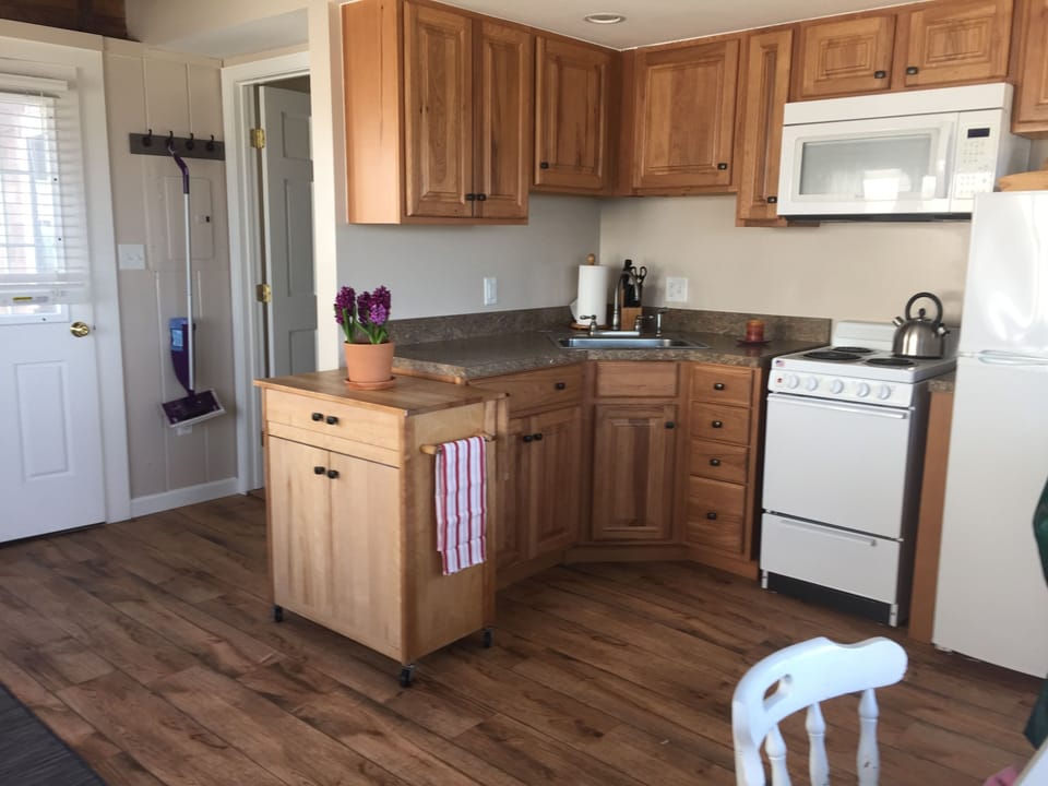equipped kitchen
