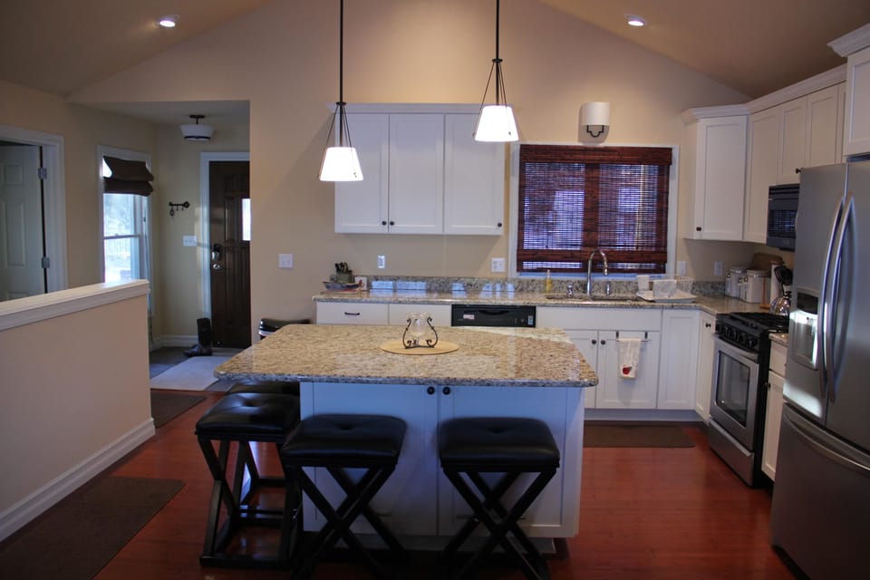 Spacious Kitchen w/ extra seating