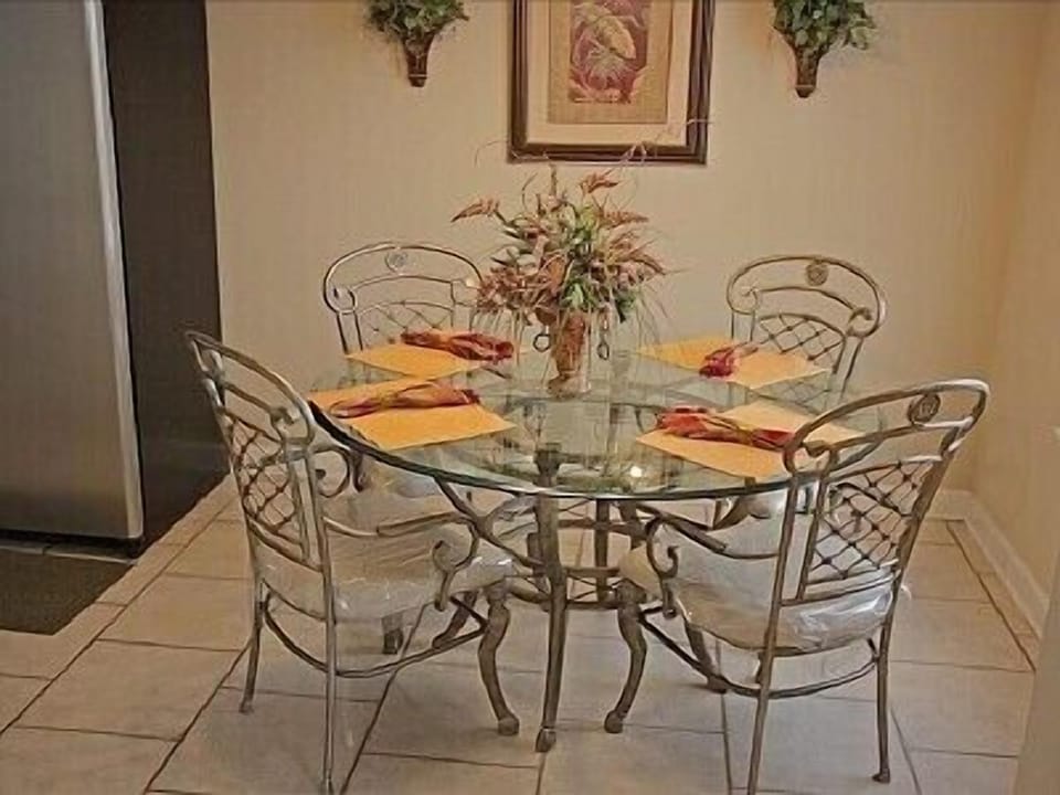 Breakfast area next to kitchen