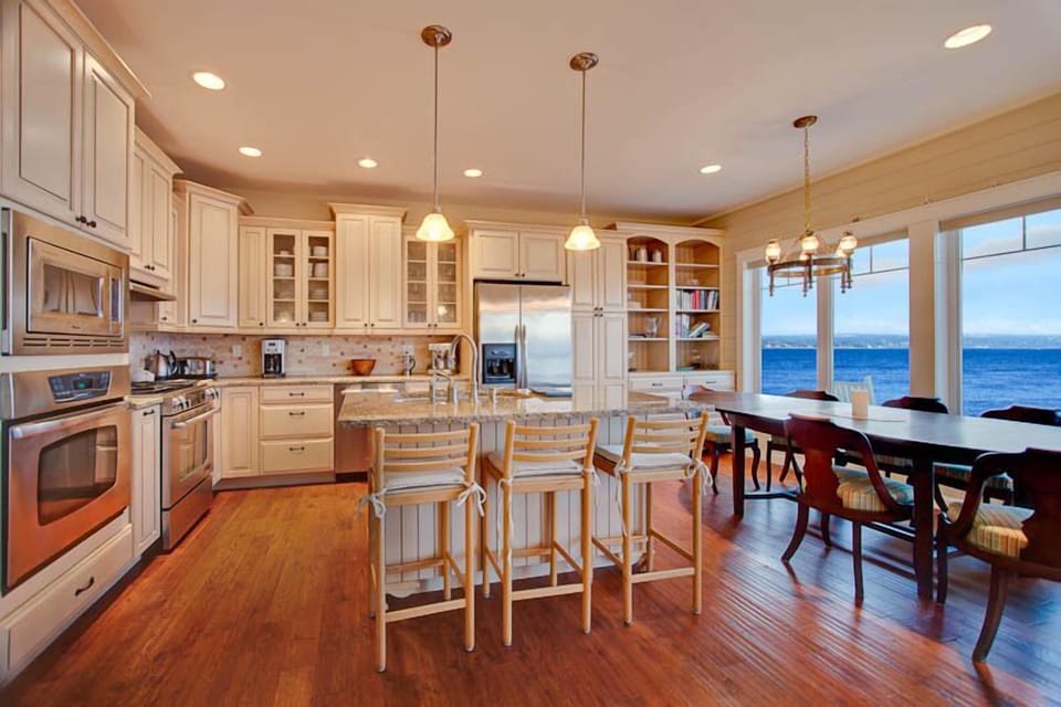 Gourmet kitchen with gas appliances & espresso machine