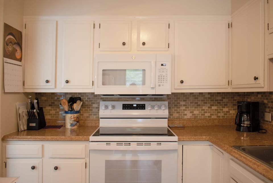 2024 Summer - BRAND NEW Stove and Microwave