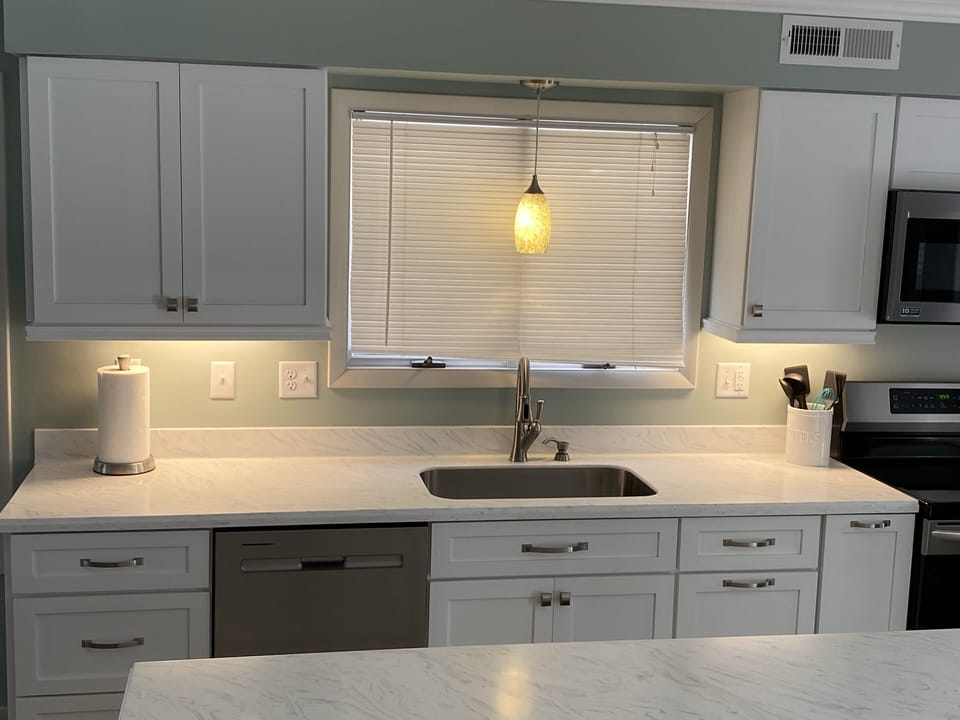 Newly Remodeled Kitchen-Cabinets, countertops, floor, appliances-2020