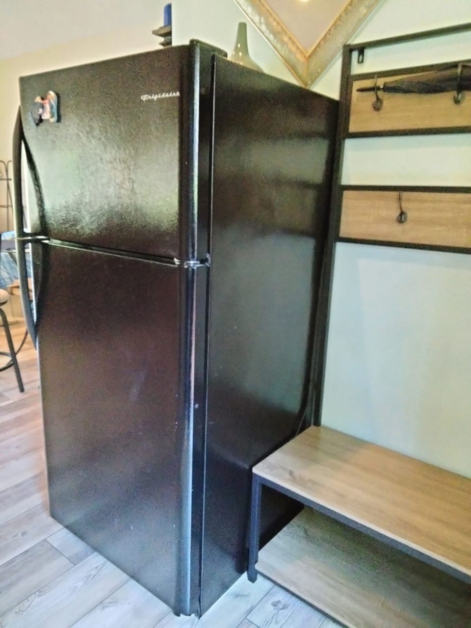 Full size fridge w/icemaker