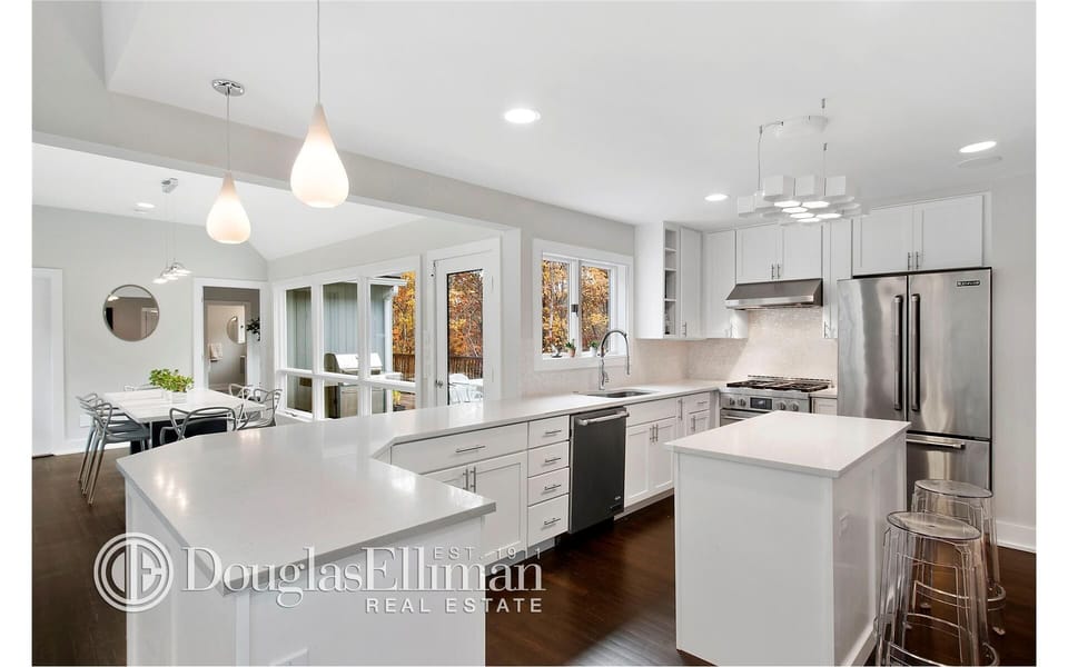 Kitchen/ Dining Area