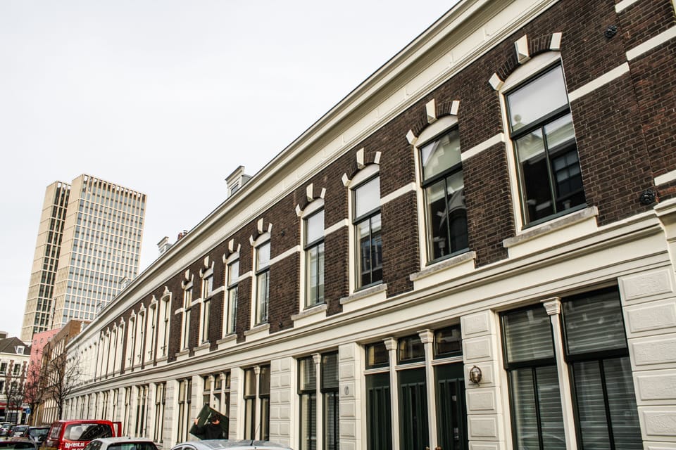 Entrance (protected 19th century facades)