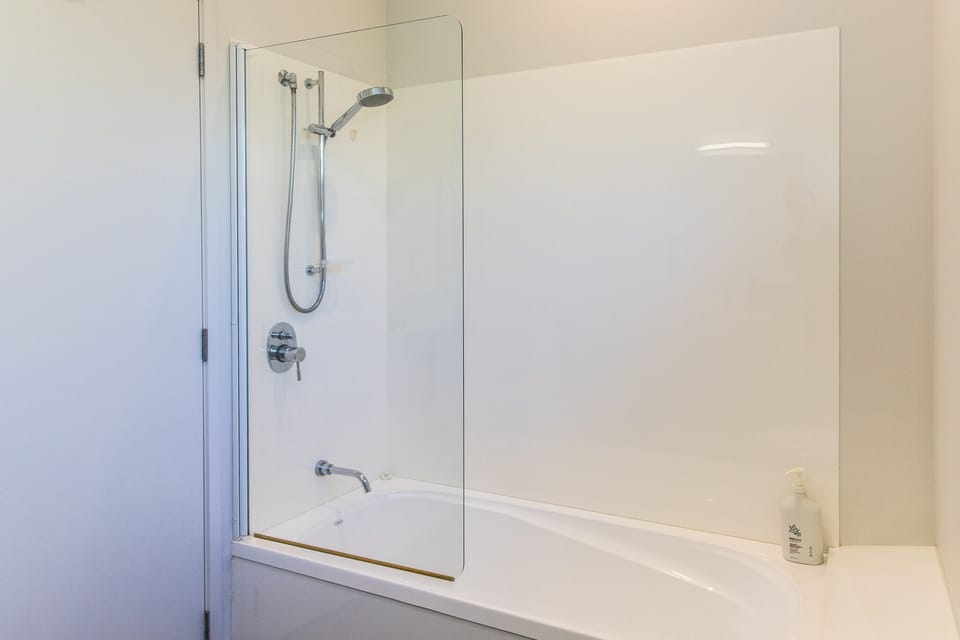 Main Bathroom with Bath