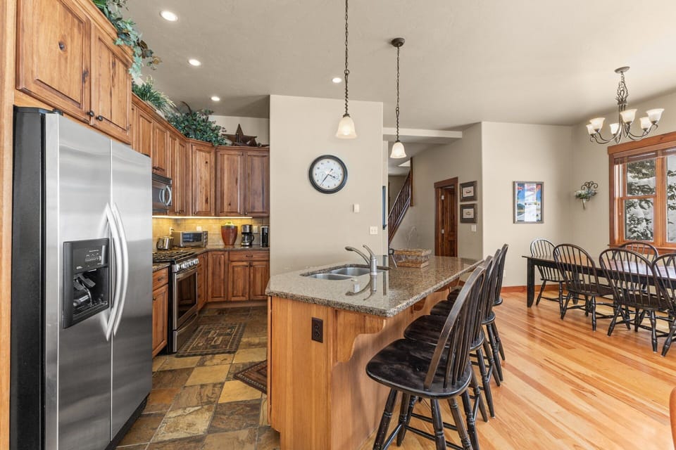 Fully Equipped Kitchen - Knotty Alder Cabinets, Recessed Lighting