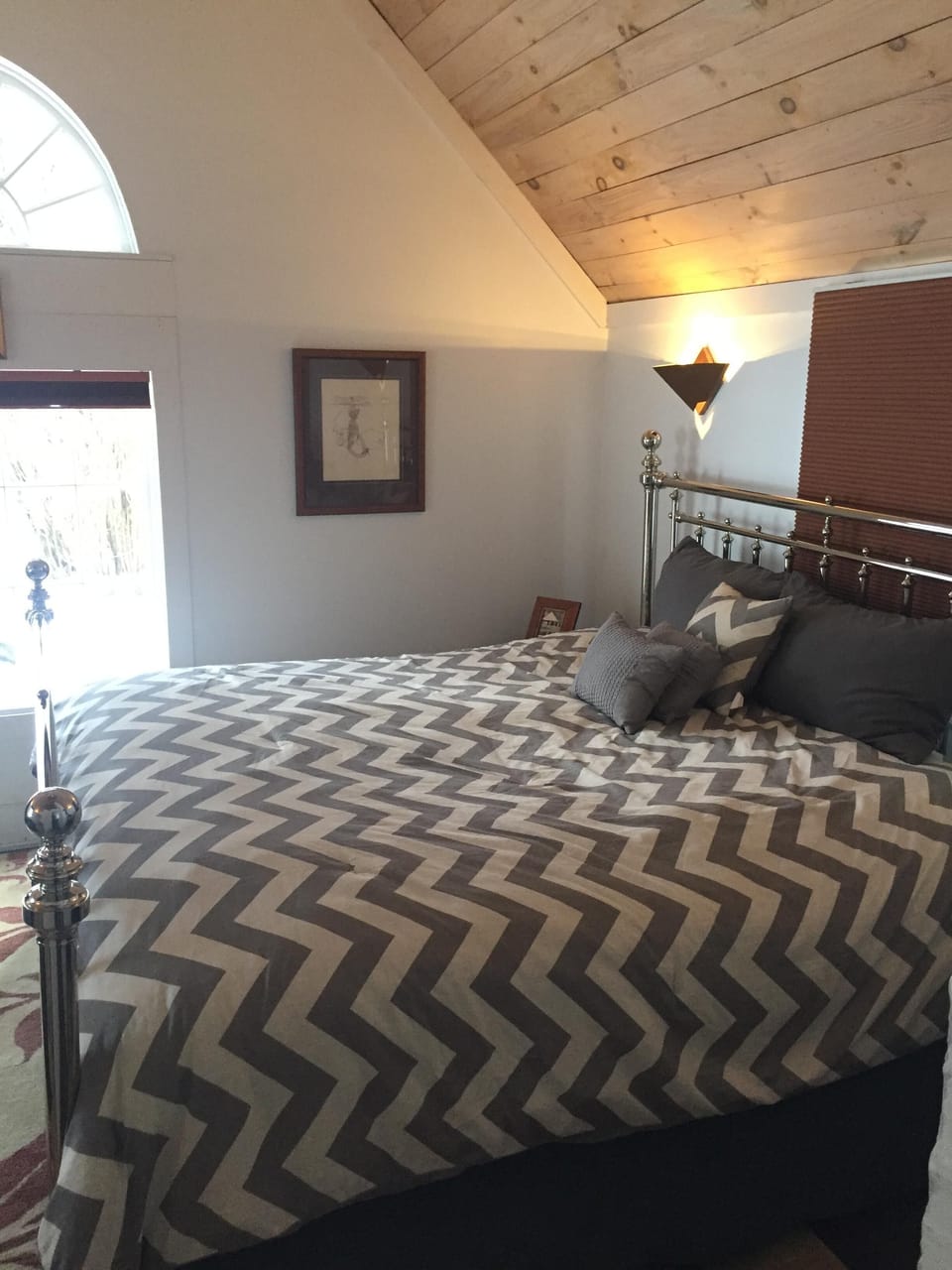 Entertainment Barn King Suite