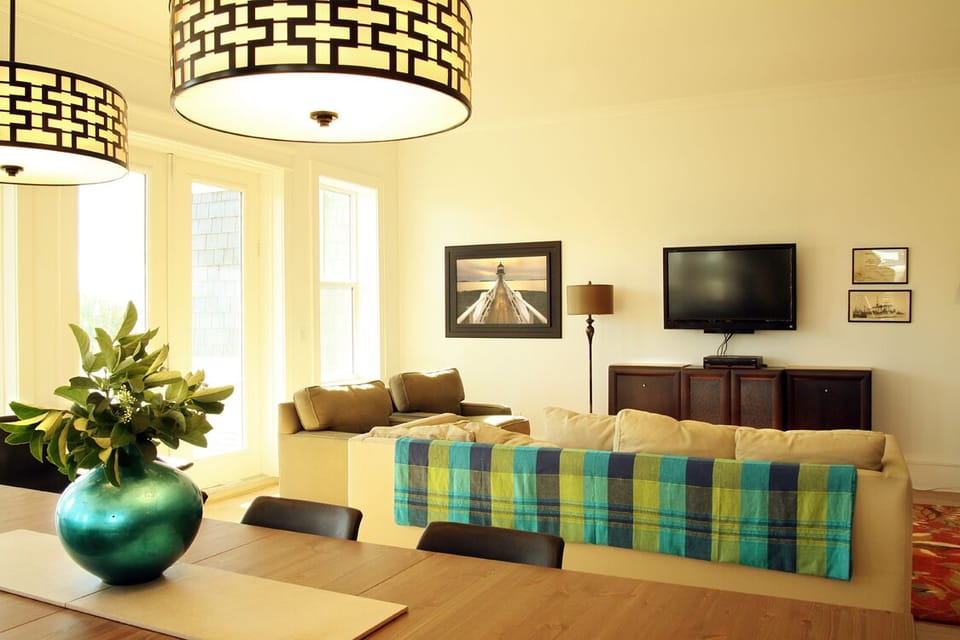 Spacious living and dining room.  Dining table eats 8 to 10