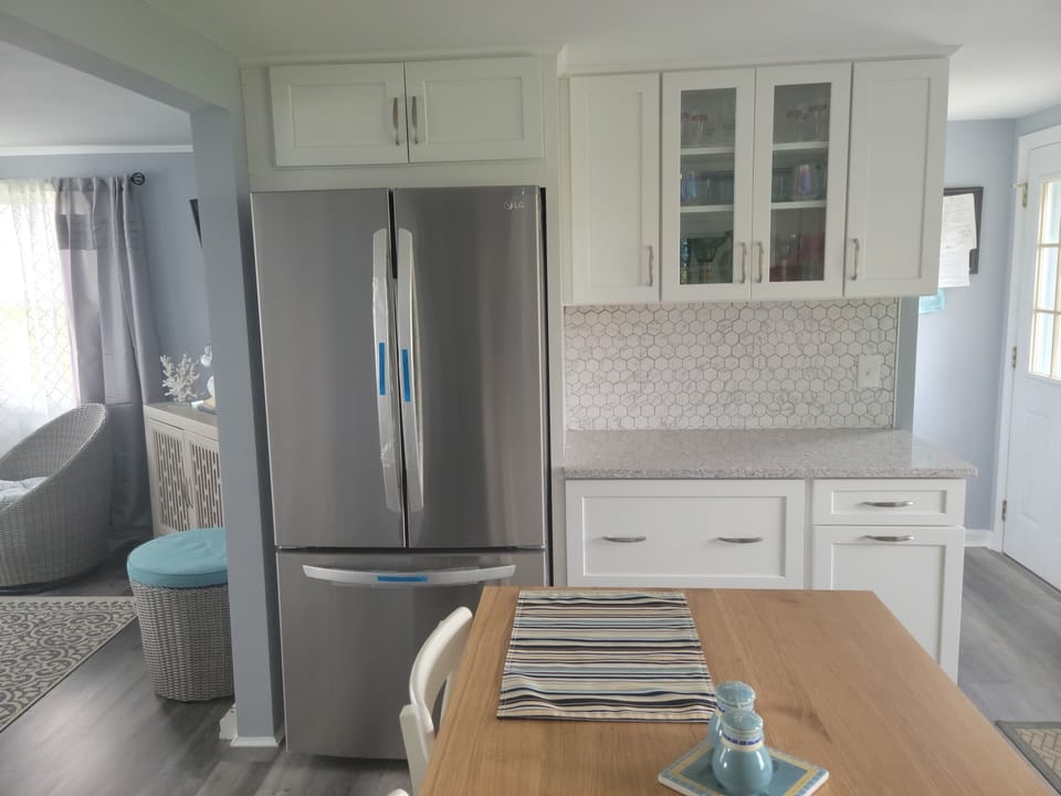 Fridge with ice maker