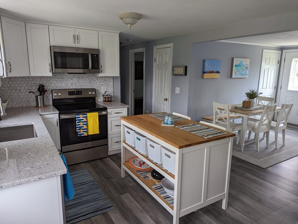 Kitchen island with 2 bar stools