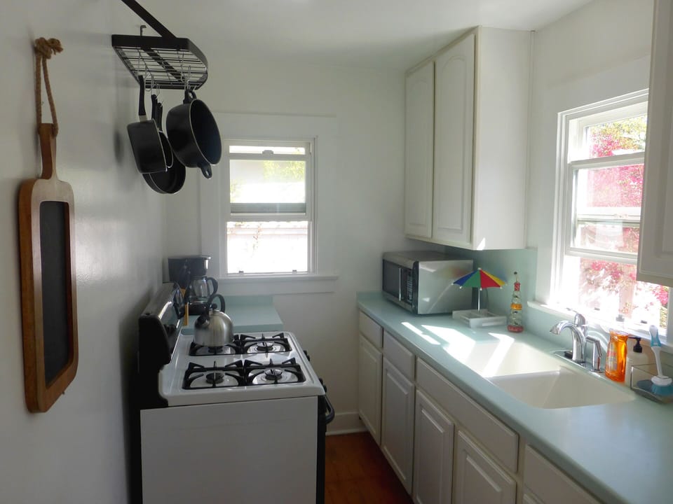 Fully equipped kitchen.
