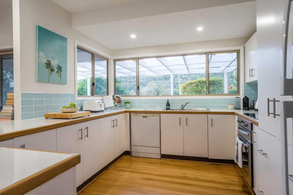 The kitchen with oven, microwave and dishwasher