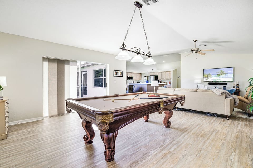 Living Room / Pool Table