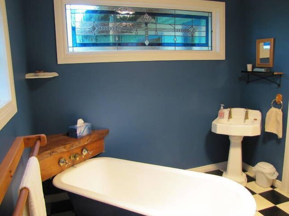 Bath room with claw foot bathtub