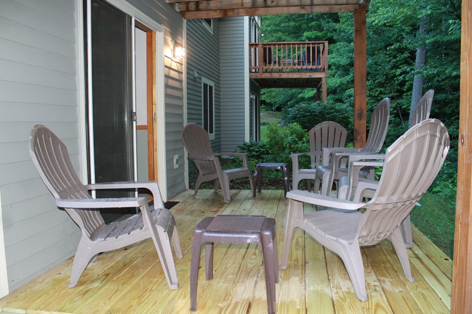 LOWER DECK