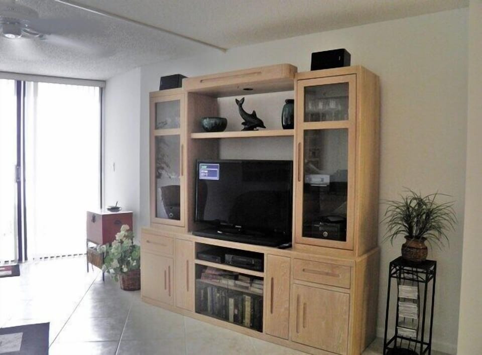 Entertainment Center with 40