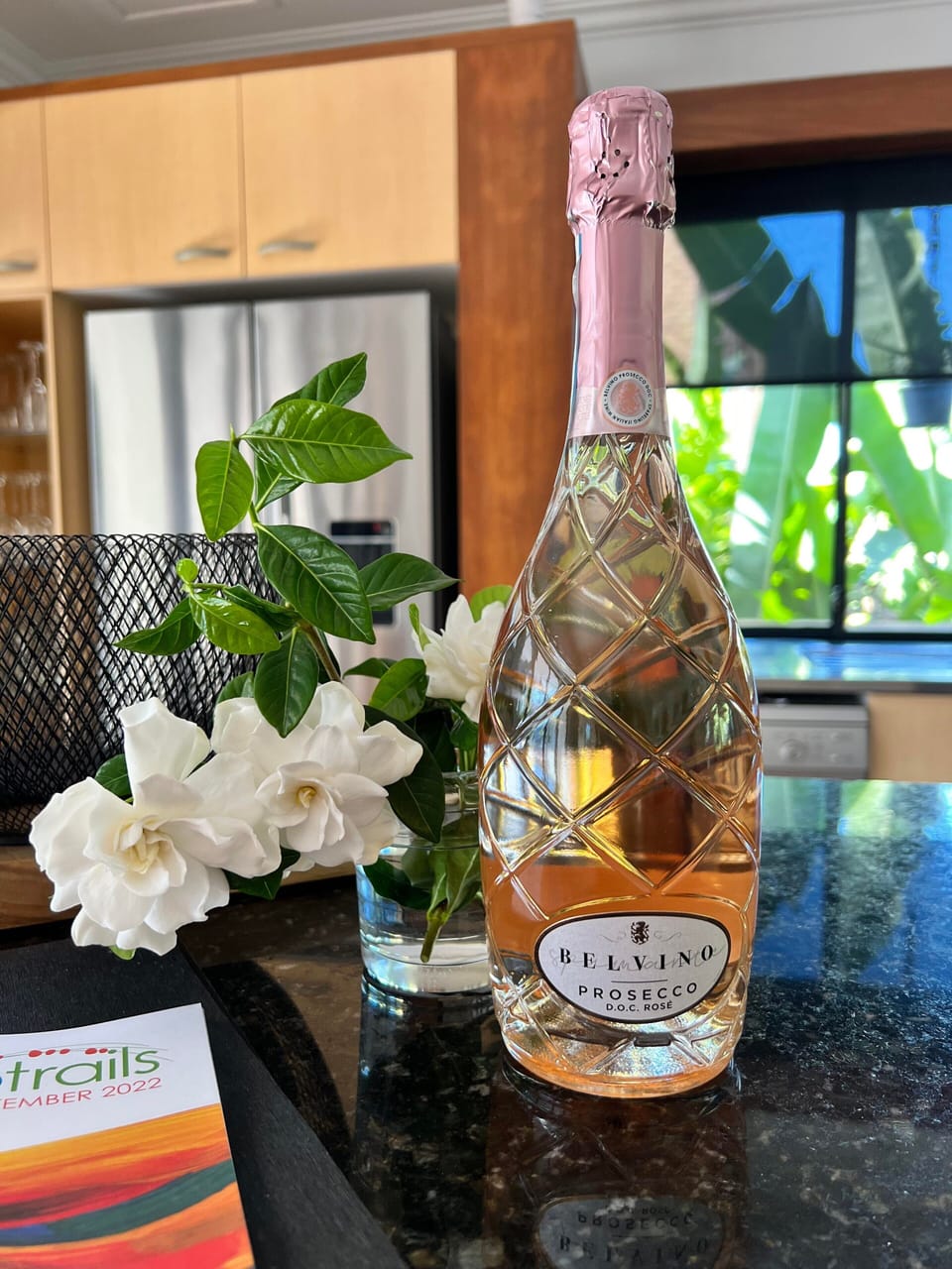 Complimentary arrival bubbles
