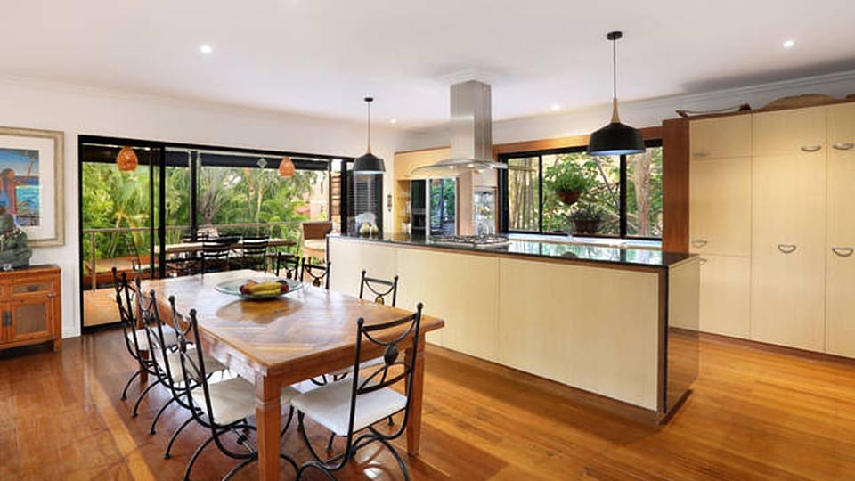 Kitchen & Dining Area