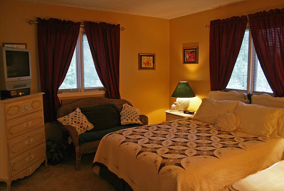 Main level BR, Queen size