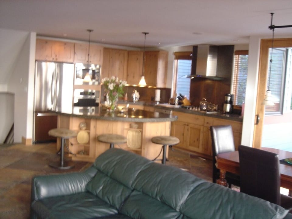 Open Floor Plan, Living room, Dining room. Kitchen