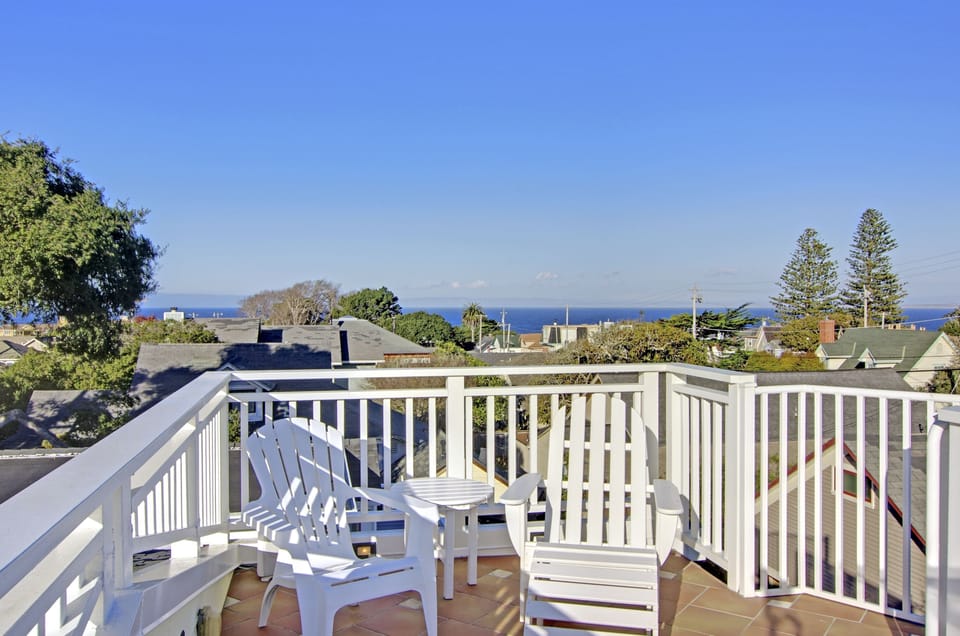Roof top deck- Gorgeous view of Monterey Bay