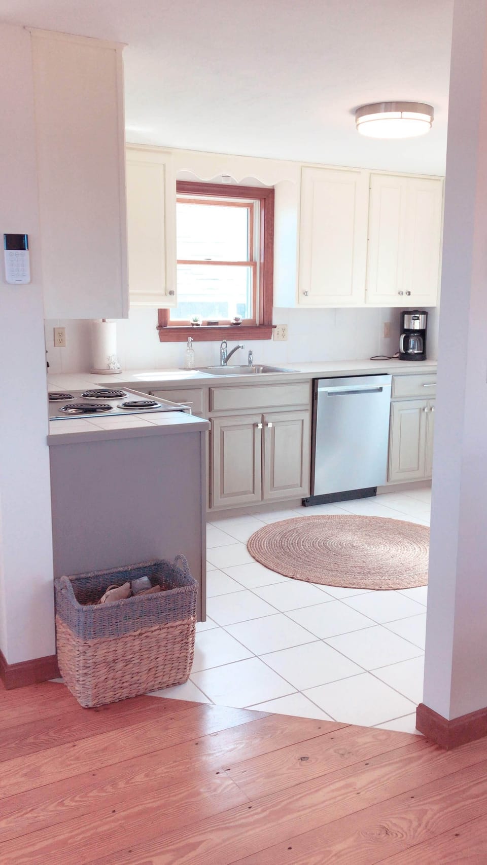 A fully equipped kitchen to handle all meals made at home.