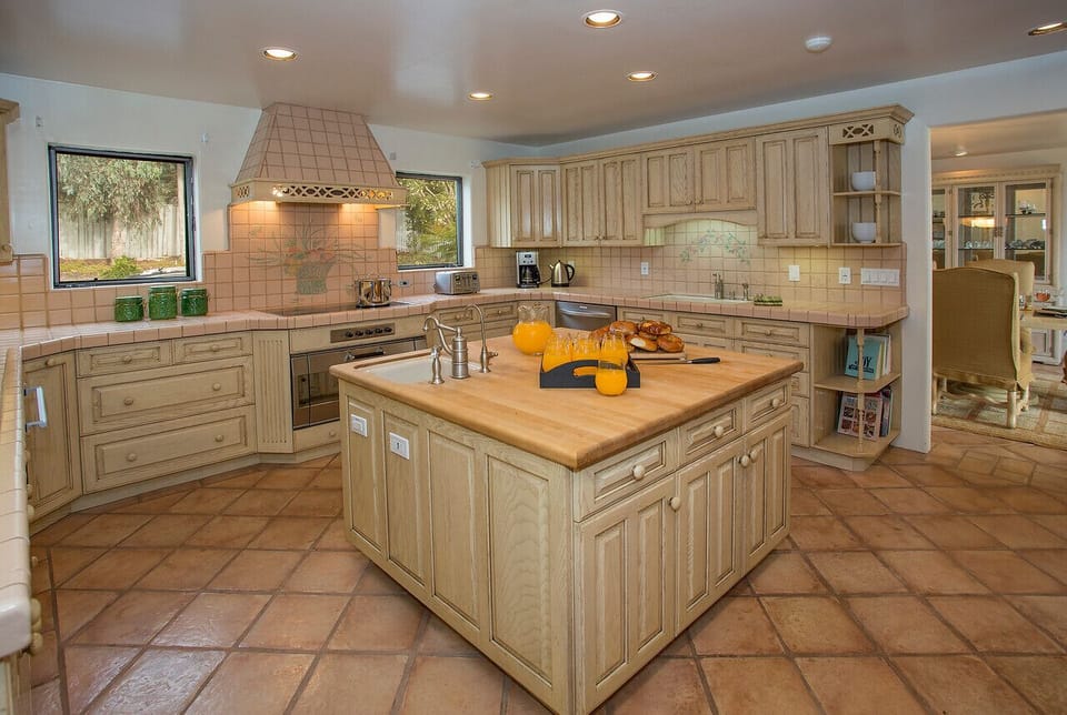Large Country Kitchen