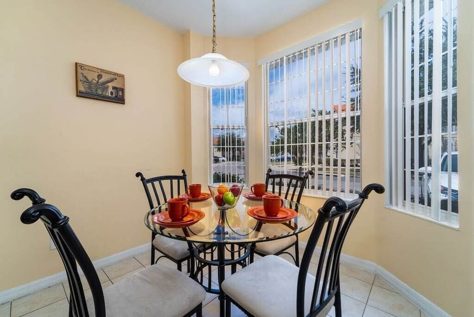 Kitchen Den with seating for 4