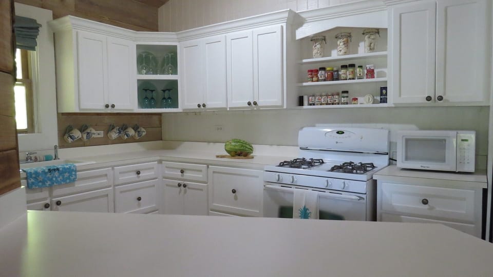 Open Concept Kitchen-Gas Stove/Oven and Breakfast Nook