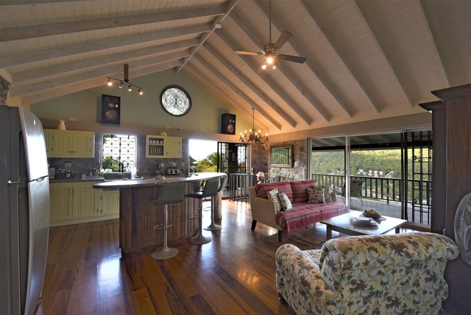 Living room & Kitchen