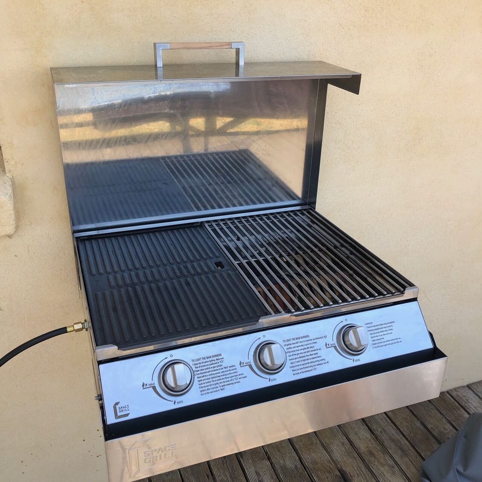 Smart Grill BBQ ready for use.