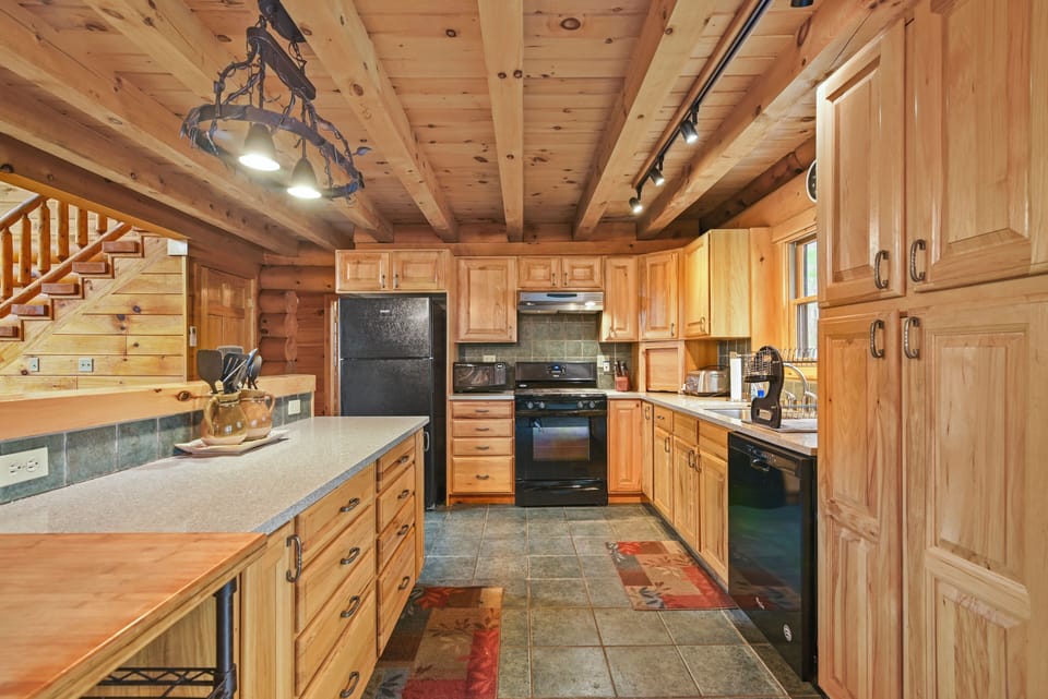 A fully stocked kitchen is ready for you!