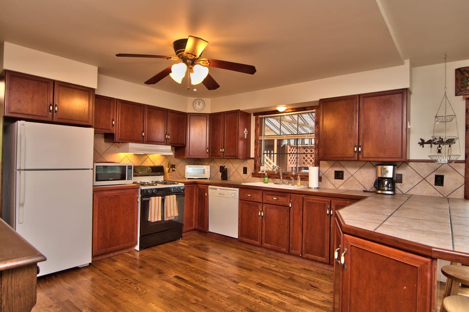 Cottage 1 kitchen