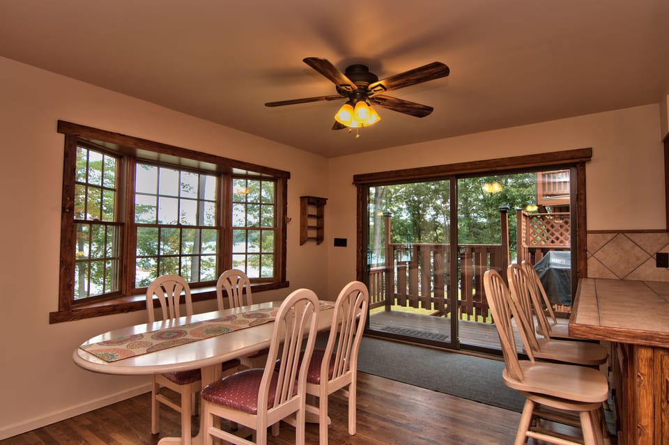 Cottage 2 Dining Area