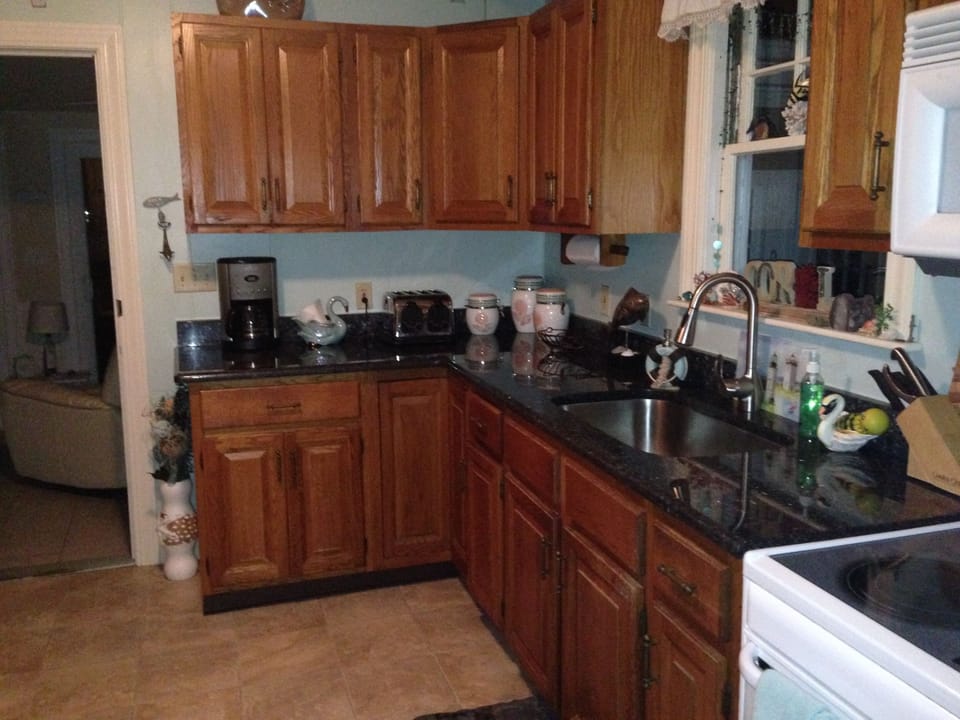 granite counter kitchen, electric stove, well stocked kitchen 