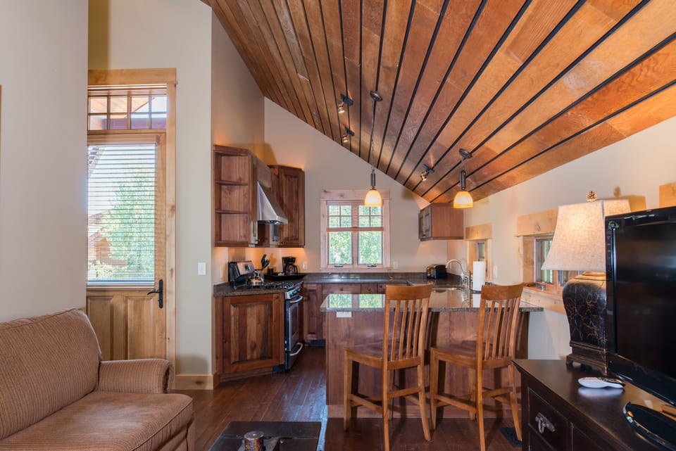 2nd kitchen and 2nd living room