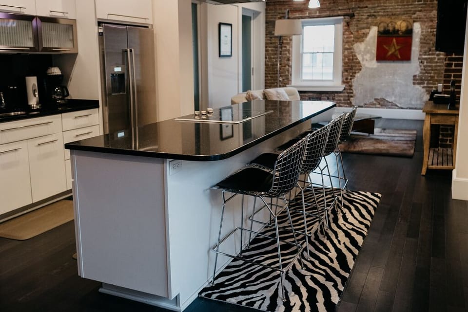Kitchen seating area