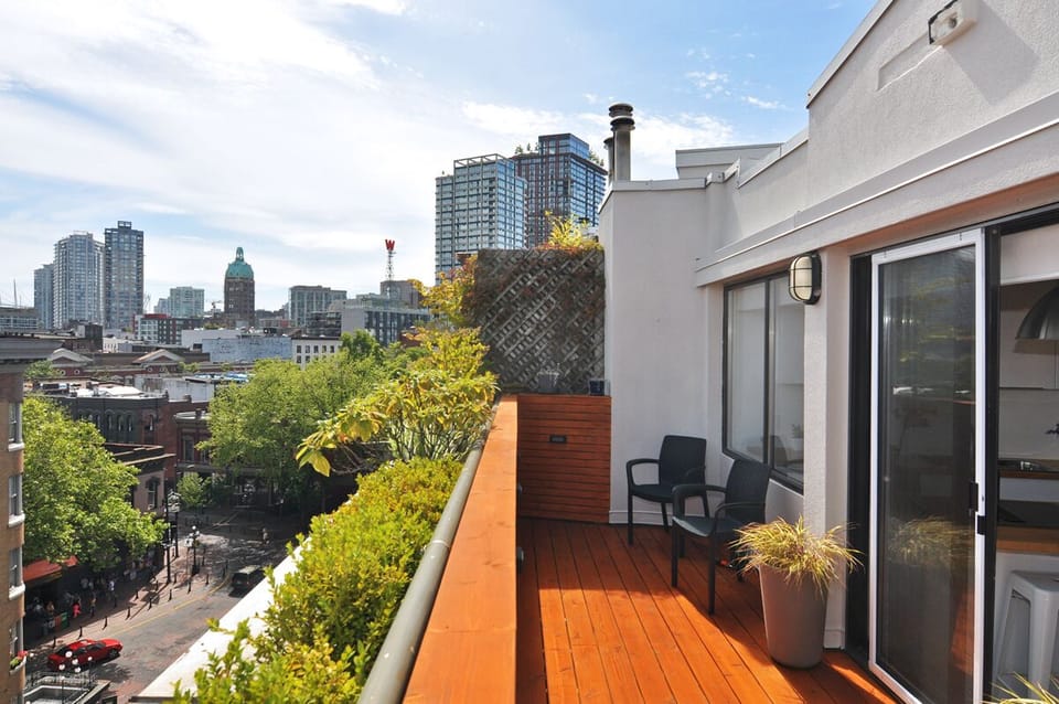 Another sweeping city view from your private top floor deck