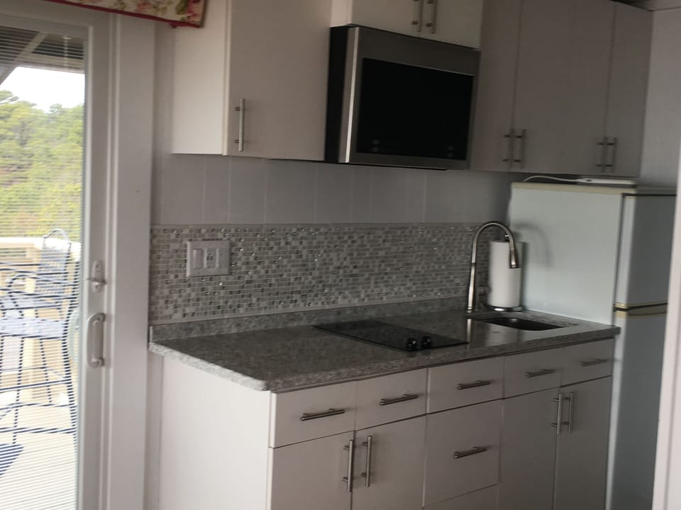 Fully equipped kitchen- remodeled spring of 2018.