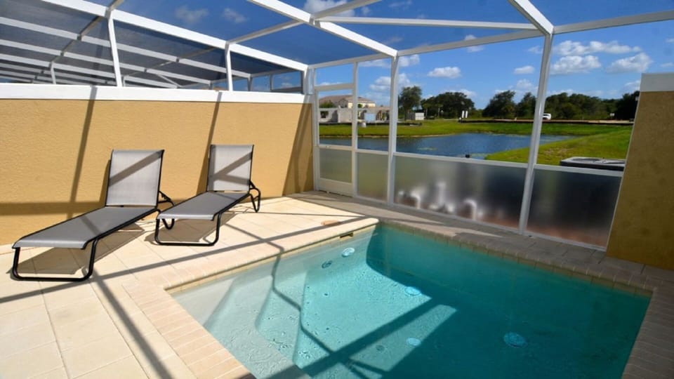 Gorgeous south-facing pool 