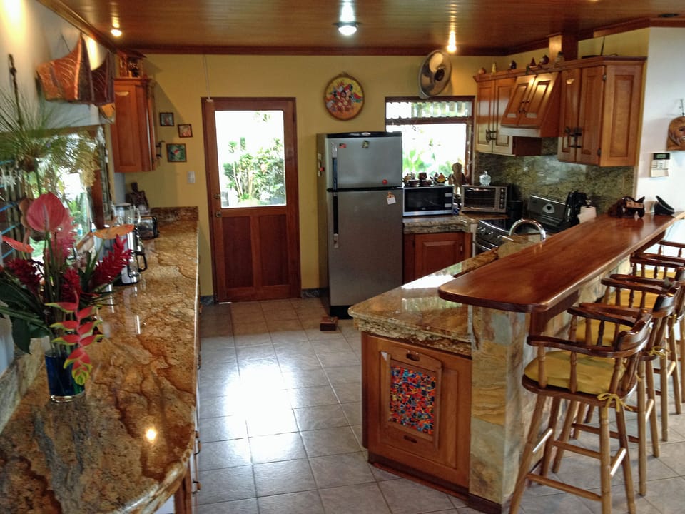 Full Kitchen w/ Granite Counter Tops, Wet Bar, New Appliances, Refi w/ Ice Maker