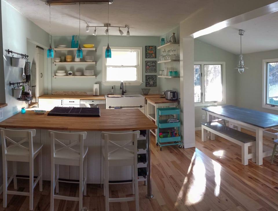 Fully stocked kitchen and large farmers table