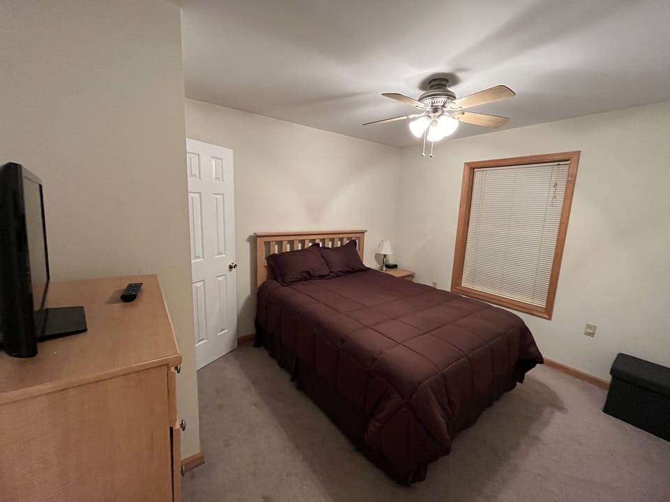 2nd floor queen bedroom
