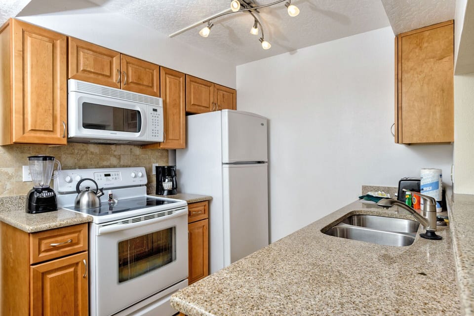 Full Kitchen with blender, coffee maker, stove/oven, toaster, microwave & more.