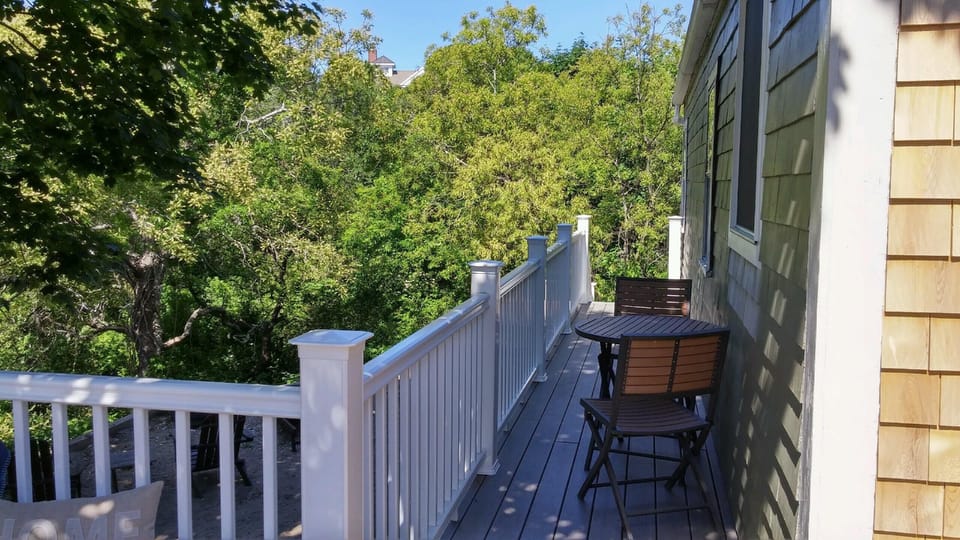 Deck area walkway