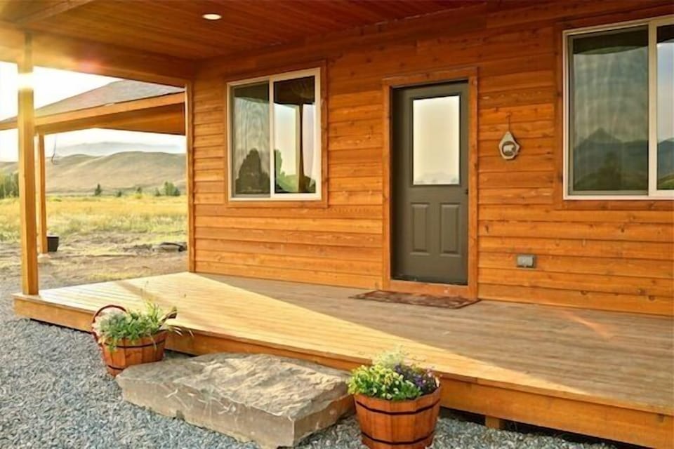 Wild Rose Cabin Front Deck